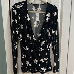 Ann Taylor Black and White Floral Faux Wrap Top Size XL NEW